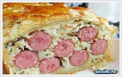 Duzlu kələm, düyü və kolbasa ilə piroq