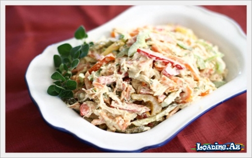 Tər xiyarlı toyuq salatı resepti