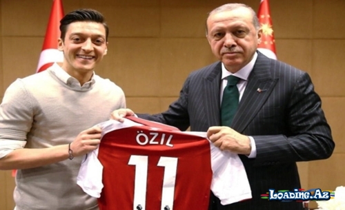 Məsud Özil Almaniya yığmasından getdi - LoaDinG.Az