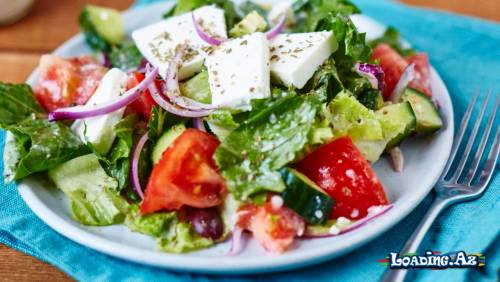 Yüngül və Doyurucu Yunan Salatı
