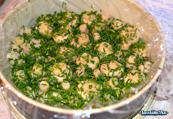 Toyuqlu Və Göbələkli Salat Tortu