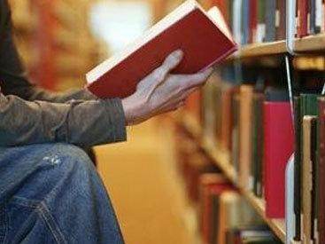Kitab Oxuyan Qızlar Diqqəti Çox Cəlb Edirlər? - LoaDinG.Az
