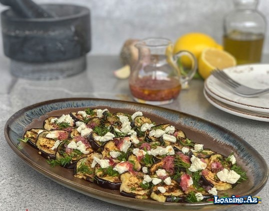 Badımcanlı və feta pendirli salat - LoaDinG.Az