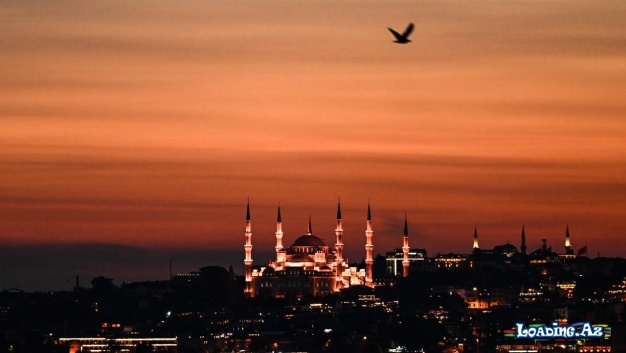 İstanbulda qürub - LoaDinG.Az