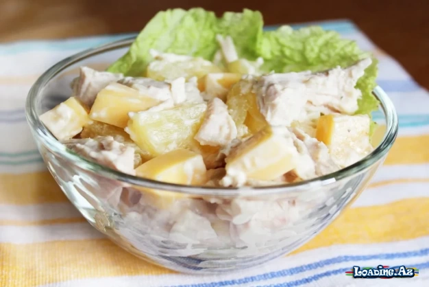 Dadlı ananas və toyuq ilə salatı necə hazırlamaq olar: SADƏ RESEPT - LoaDinG.Az