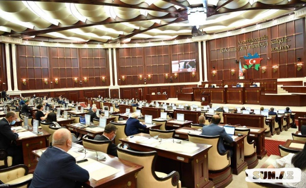 Milli Məclisdə boş qalan deputat yerlərinin sayı 10-a çatıb