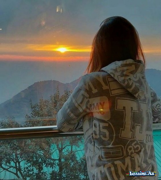 Qızlarçün profil şəkilləri