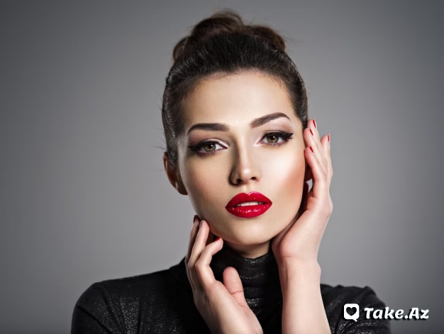 Sizi qocaldacaq 8 Makiyaj Səhvləri - LoaDinG.Az