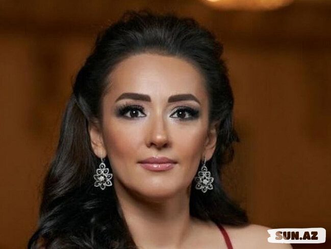 "Aktyor məni səhnədə həqiqətən dodağımdan öpdü, ərim də zalda idi" - Əməkdar artist