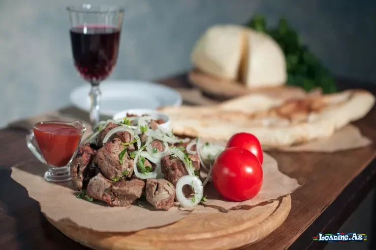 Şərabda marinad edilmiş kabab: RESEPT - LoaDinG.Az