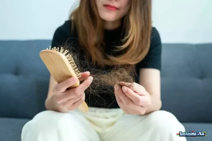 Saç tökülməsi xəstəliyin siqnalı ola bilər - LoaDinG.Az