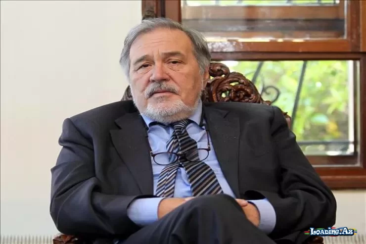 İlber Ortaylı xəstəxanaya yerləşdirildi - LoaDinG.Az