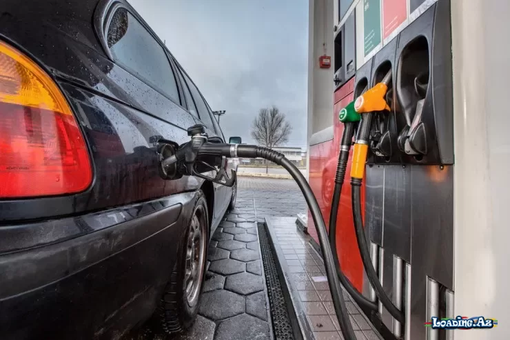 Dünyanın ən bahalı benzini buradadır: qiyməti 3,7 litr üçün 15,6 dollara çatıb - LoaDinG.Az
