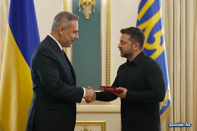 Зеленский наградил Хакана Фидана орденом - LoaDinG.Az