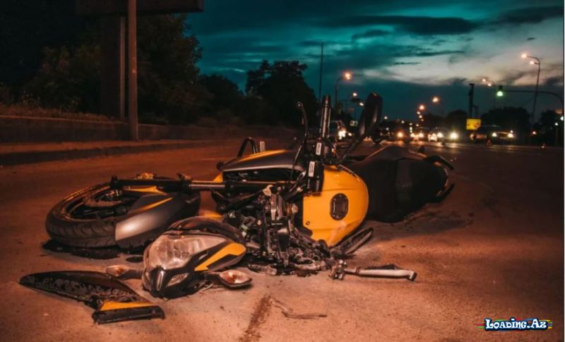 Sabirabadda minik avtomobili motosikletlə toqquşub, ölən var - LoaDinG.Az
