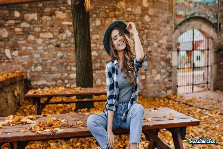 Bu cins şalvarlar yenidən dəbdə - LoaDinG.Az