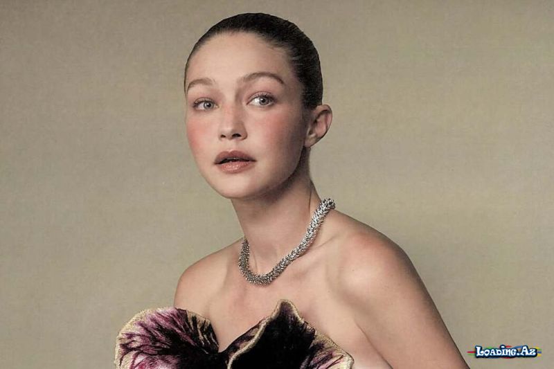Schiaparelli və Balenciaga moda evlərində... - LoaDinG.Az